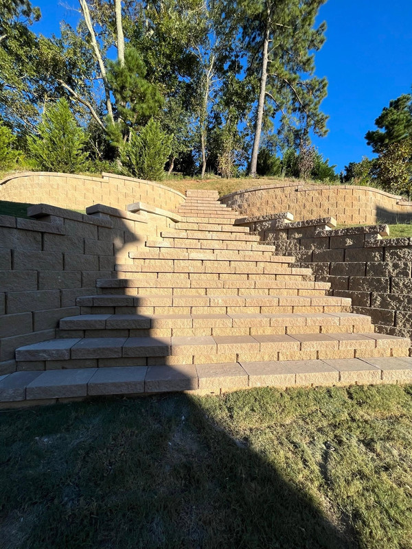 Curved segmental block retaining wall detail